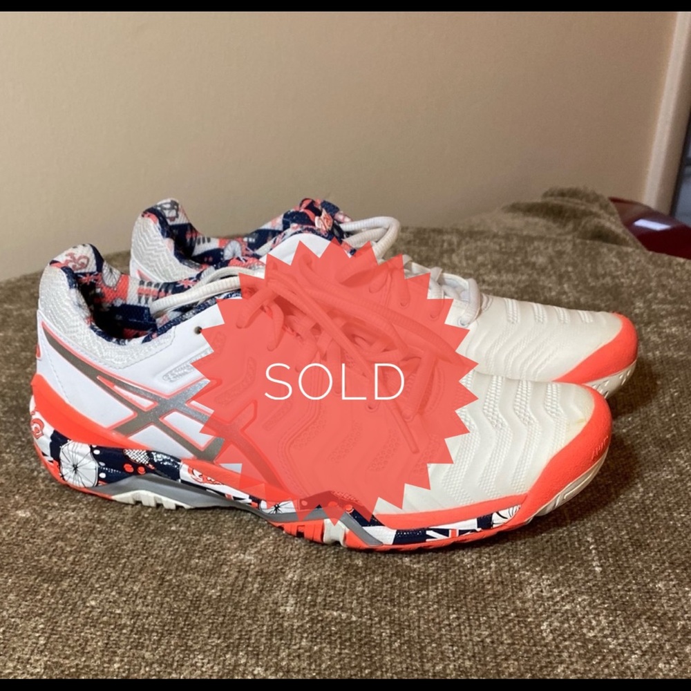 Women’s limited edition Asics tennis shoesize 9